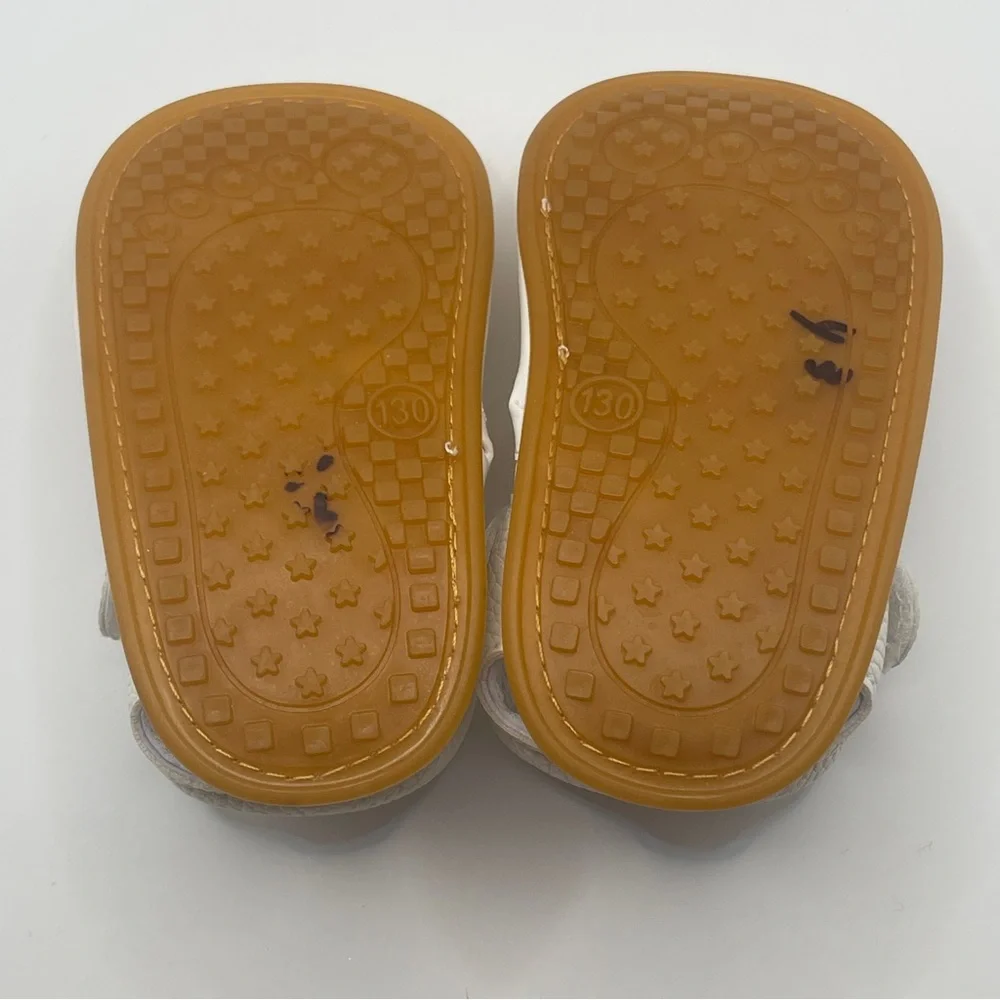 SALE 4/$20 Trendy Boutique White and Yellow crib Shoes 5 12-18 Months sandals